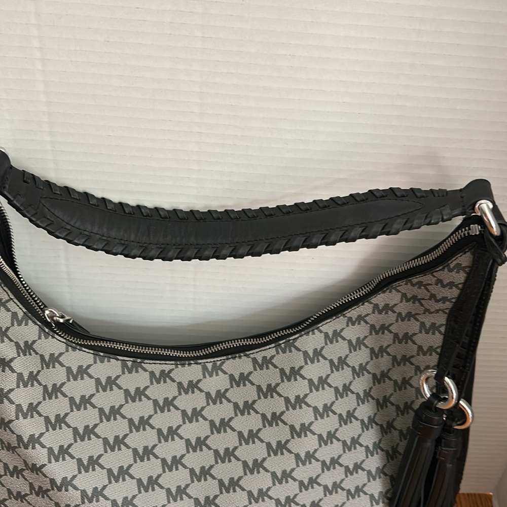Michael  kors Lauryn  Black and Gray Hobo Bag with Monogram Print leather trim - Picture 3 of 12